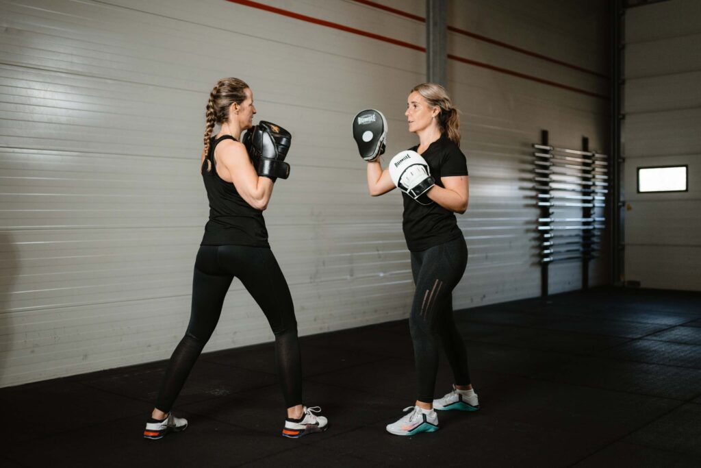 marieke en client aan het boksen